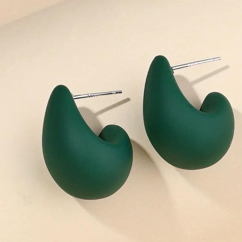Elegant Green Earrings